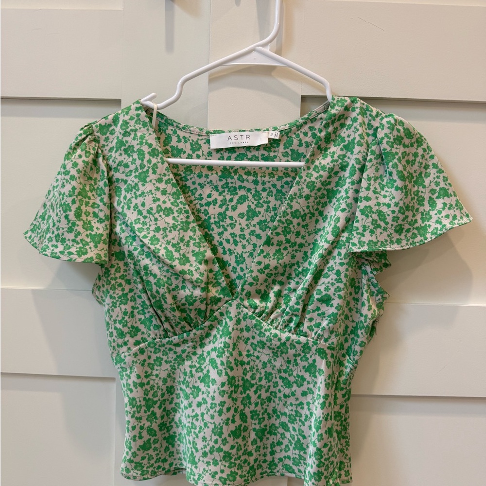 ASTR Women's Green Floral Top